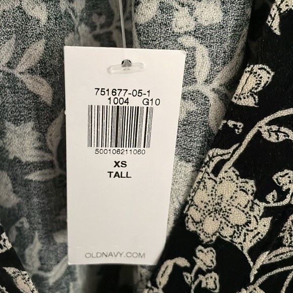 NWT Old Navy Black and Ivory Floral Split Neck Top, XS Tall - Picture 2 of 5